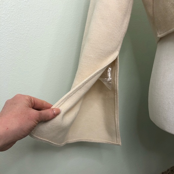 Choosy Elsa Cream Cropped Slouchy Slit Bell Sleeve Boxy Sweater Size Small - Picture 12 of 16